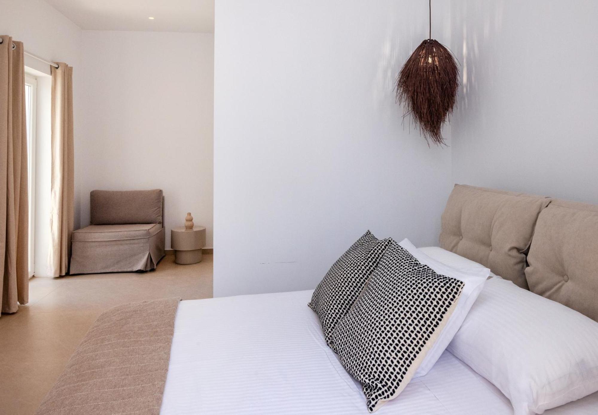Alora Suites Tínos Værelse billede