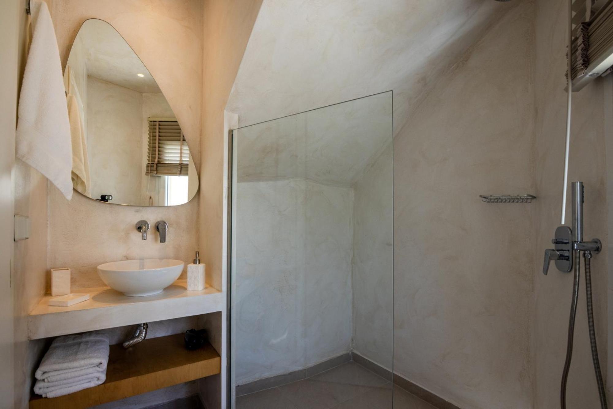 Alora Suites Tínos Værelse billede